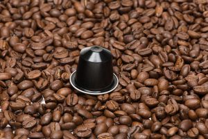 café em cápsulas ou em grãos
